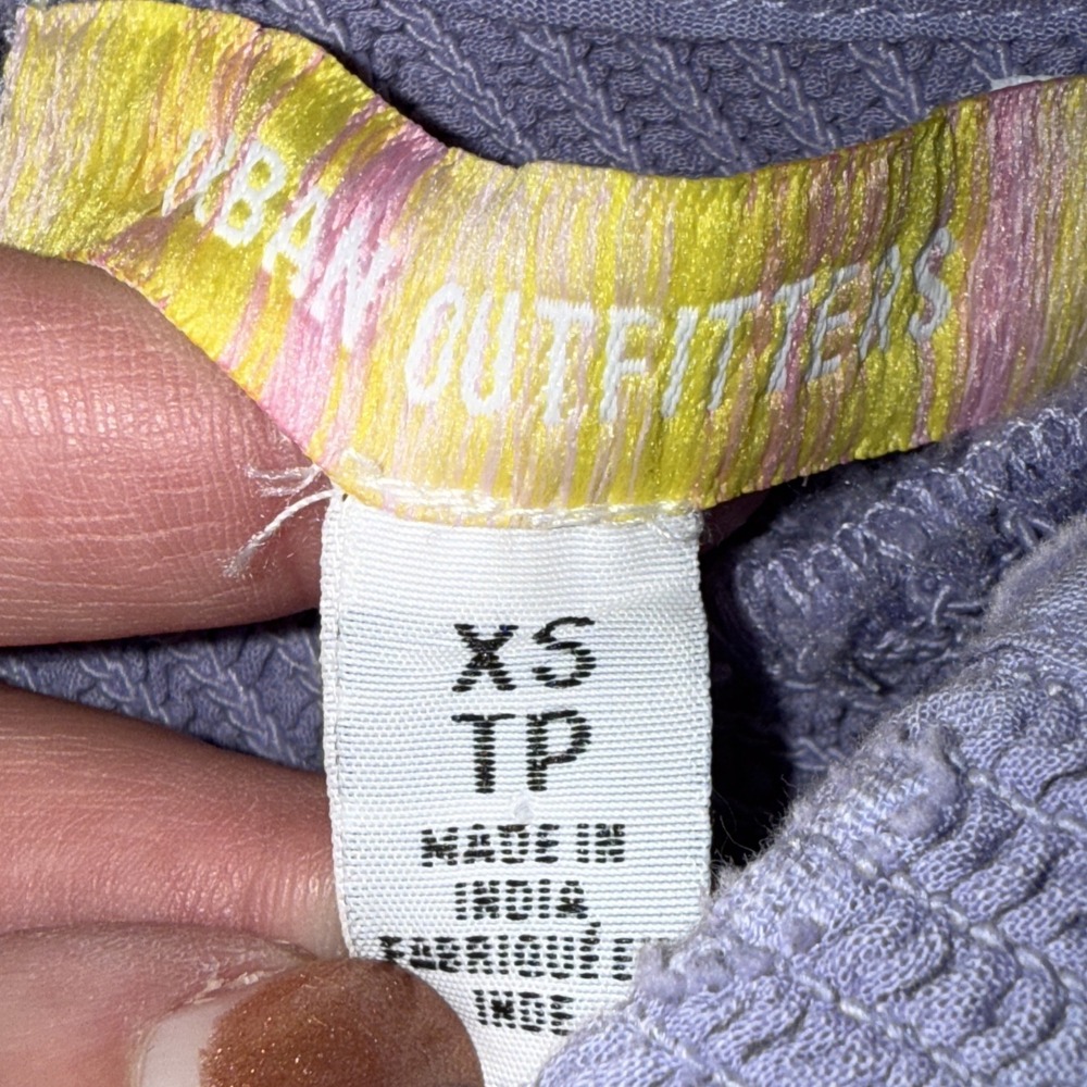 UO Janae Ruffle Lavender Cami Urban Outfitters Smocked Dot Embroidered Top XS - Picture 8 of 9